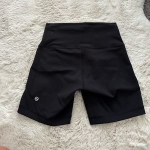 Womens Lululemon wunder train high rise 6” size 6